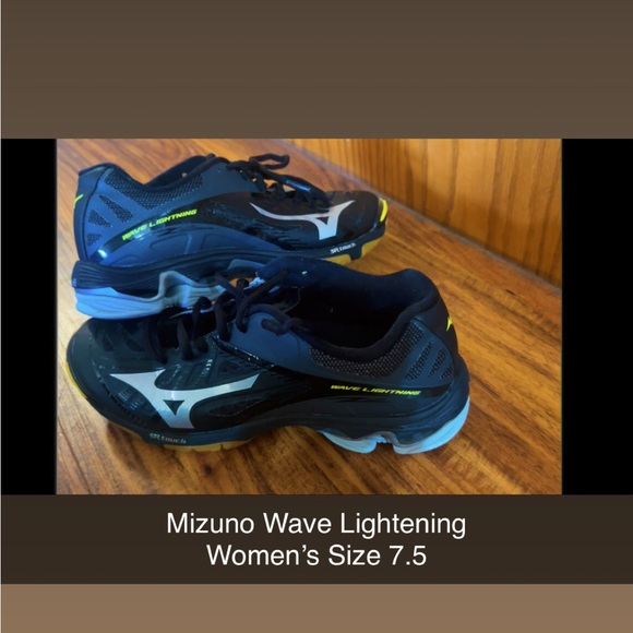 Mizuno Volleyball Wave Lightning Women's Shoes - Black - Picture 1 of 7